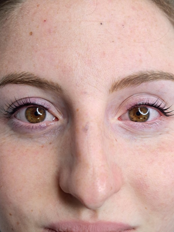 NOUVEAU, rehaussement cils avec ou sans teinture à Sanguinet dans le Nord des Landes