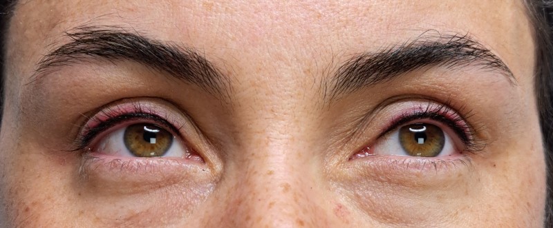 Eye liner pour un effet maquillé dès le matin à Biscarrosse dans le Nord des Landes