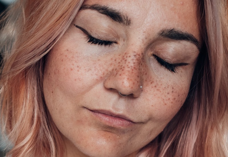 Le Maquillage Semi-Permanent des Taches de Rousseur : La Nouvelle Tendance à la Mode dans notre Salon de Beauté à Sanguinet près du Bassin d'Arcachon
